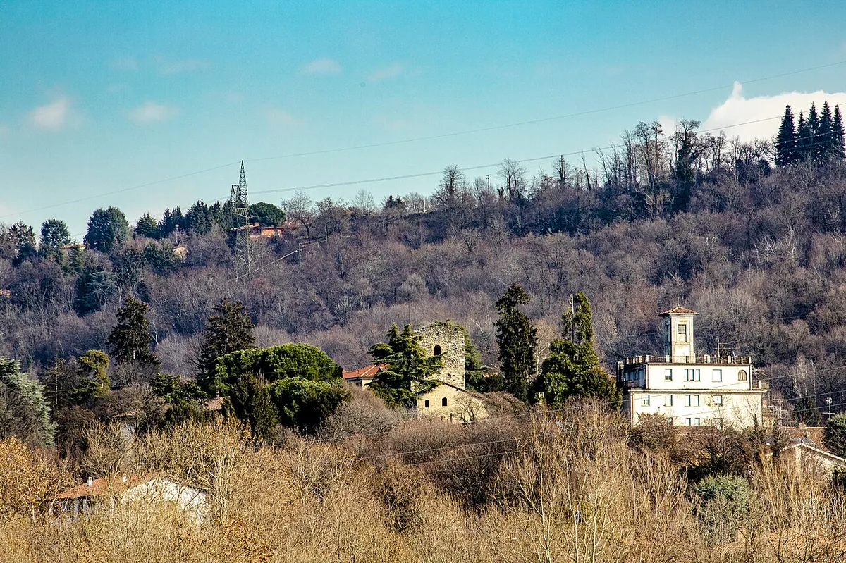 Veduta di Barzanò.