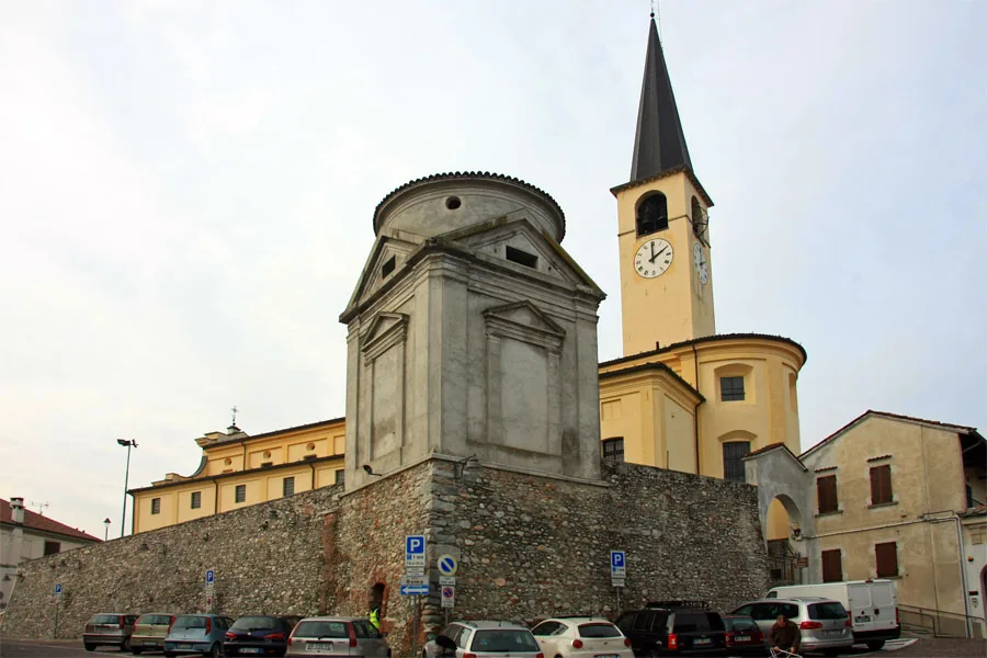 Veduta di Borgo Ticino.