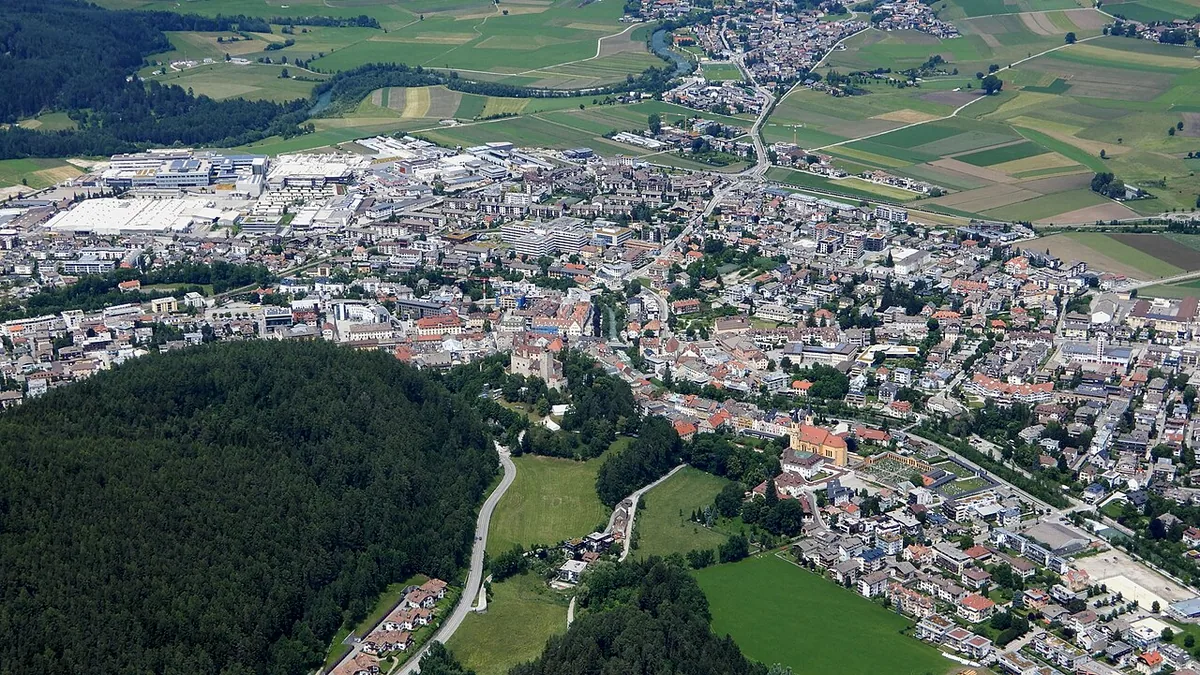 Veduta di Brunico.