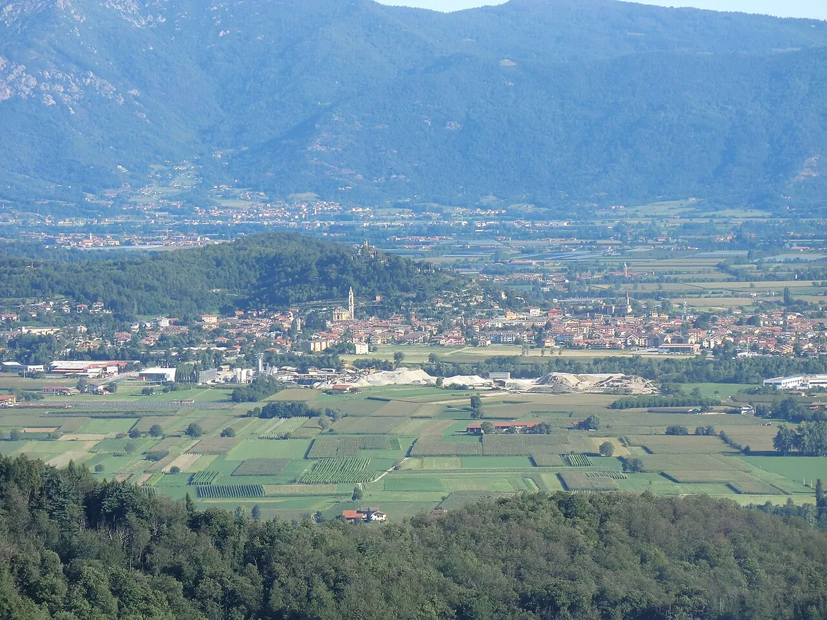 Veduta di Caraglio.