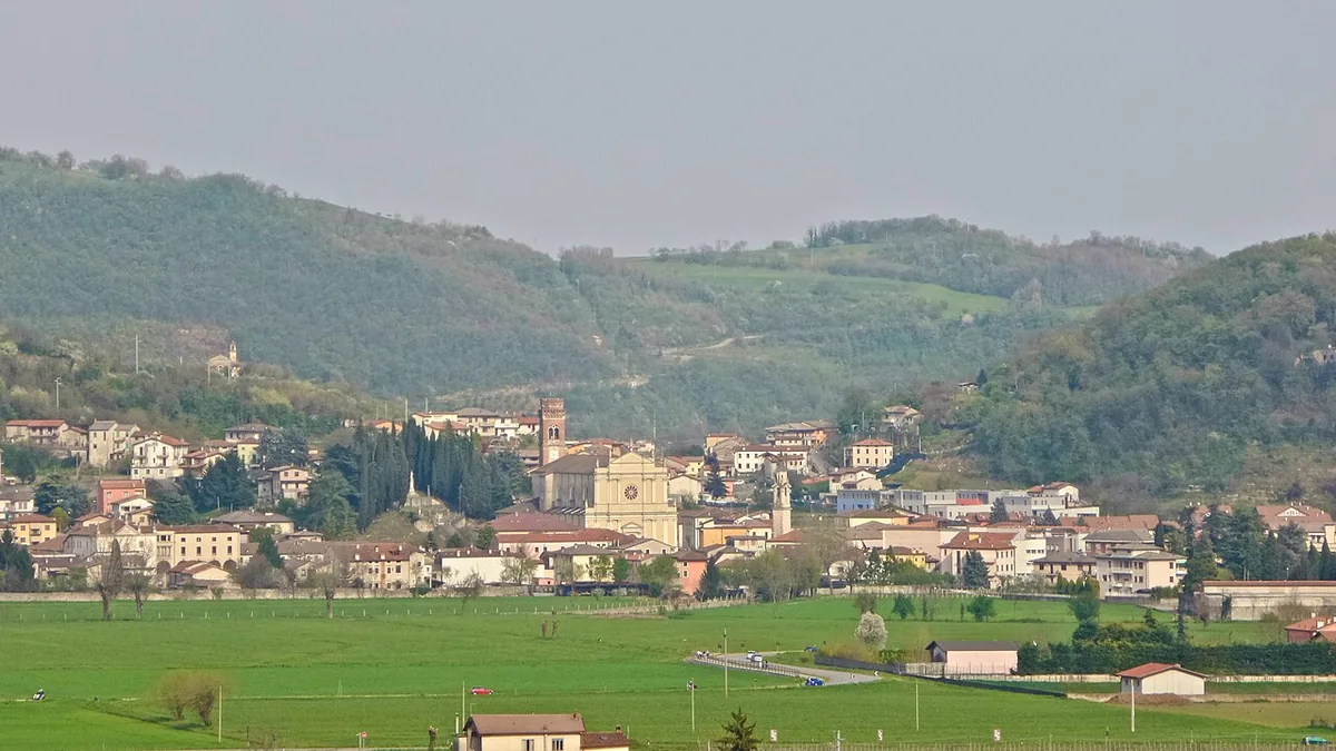 Veduta di Castelgomberto.
