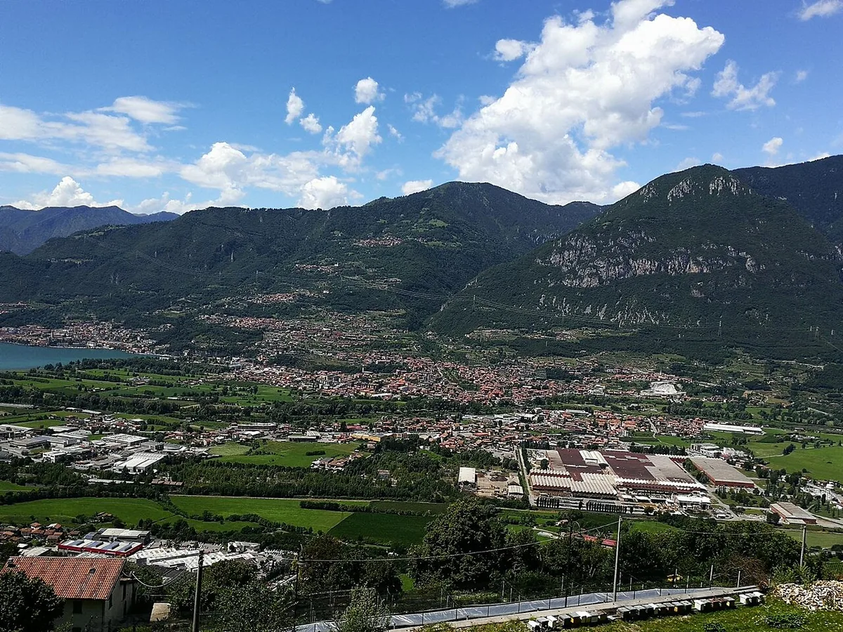 Veduta di Costa Volpino.
