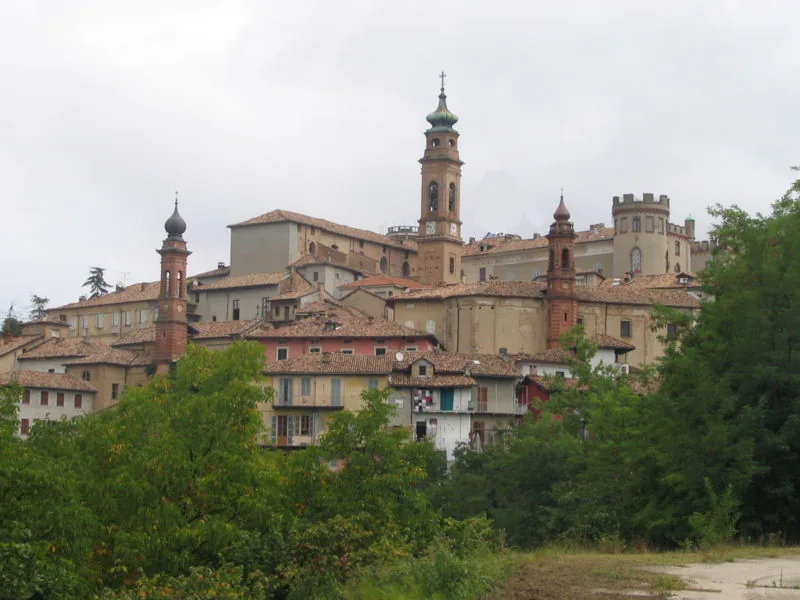 Veduta di Costigliole d'Asti.