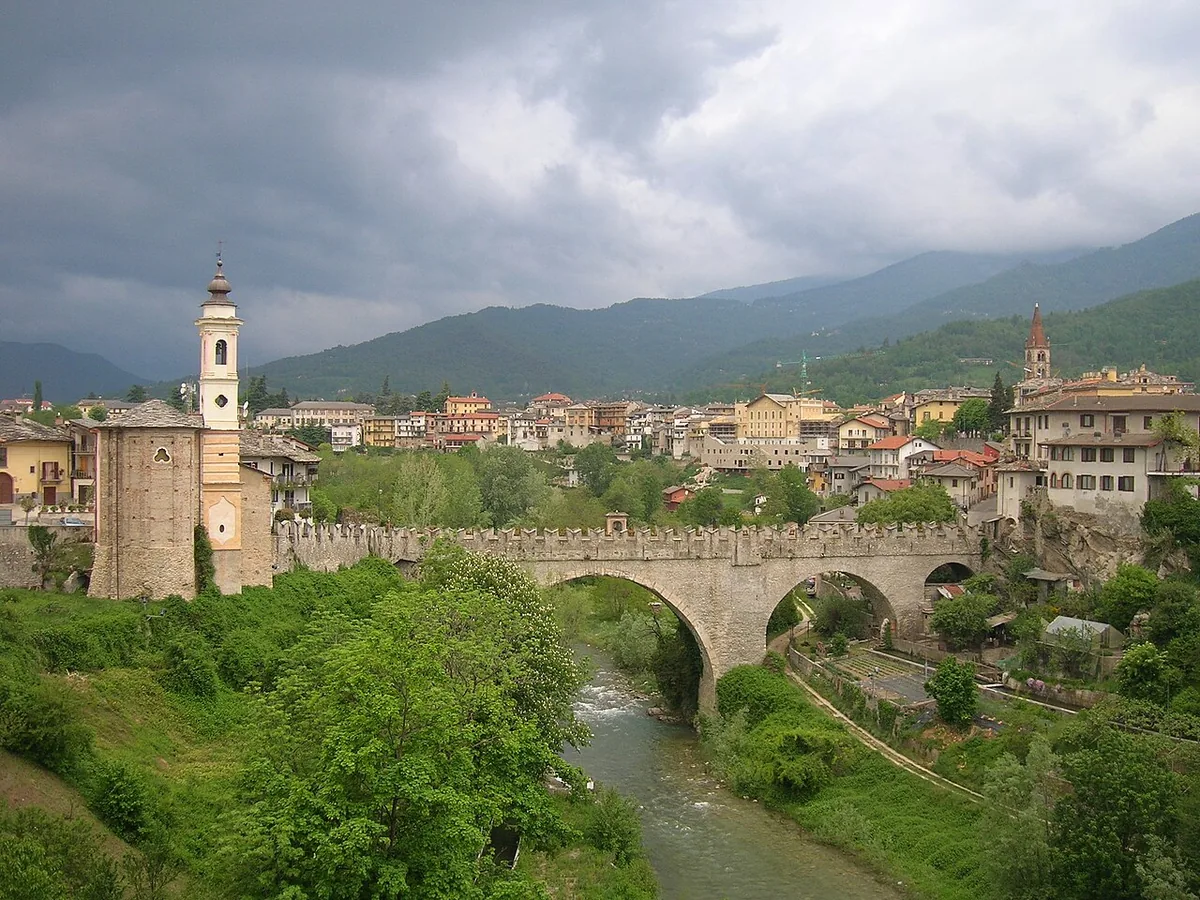 Veduta di Dronero.