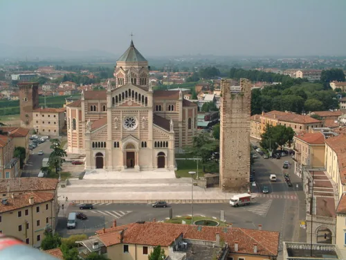 Veduta di Lonigo.