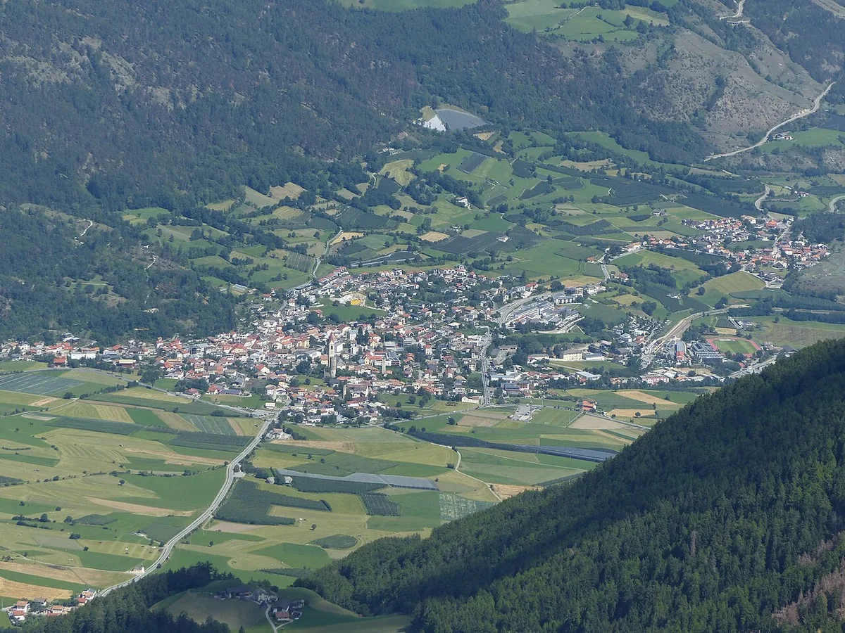 Veduta di Malles Venosta.