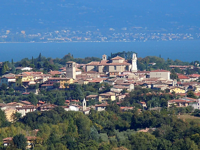 Veduta di Manerba del Garda.