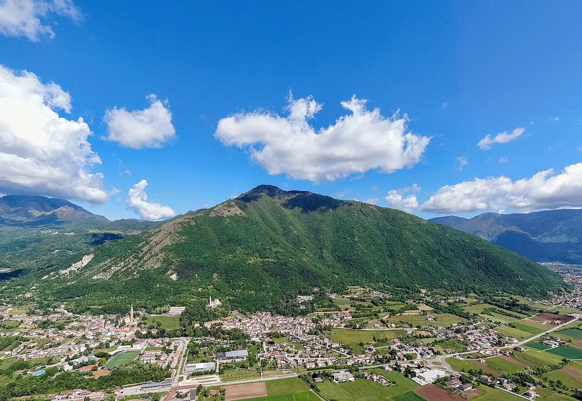 Veduta di Santorso.