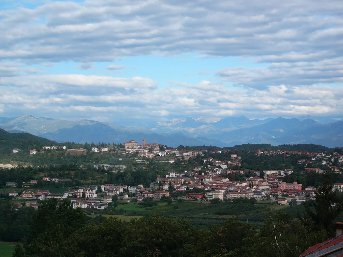 Veduta di Villanova Mondovì.